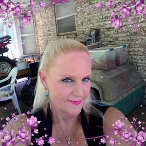 Meet your Posher, Vikki